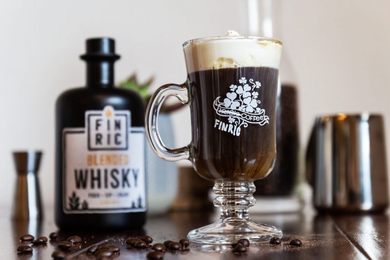 FINRIC Coffee - Irish Coffee mal anders - Warmer Whisky-Drink mit Sahne